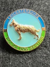 LEICESTERSHIRE POLICE DOG SECTION RAISED DOG RARE PNTTR PIN BADGE