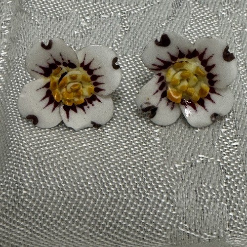 Vintage floral earrings bone - vintage,