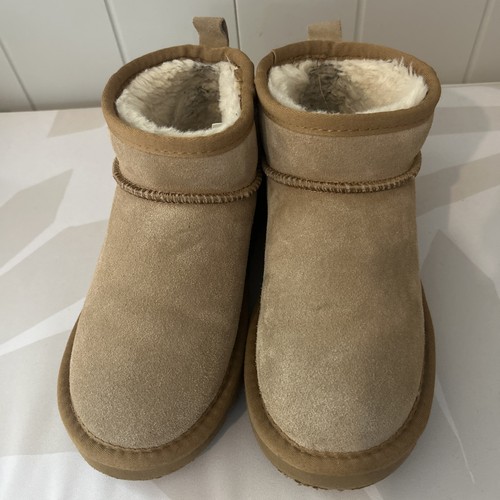 Women ugg boots size 3 - women’s,