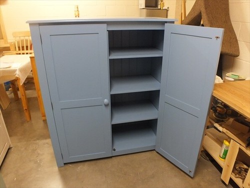Painted door linen storage - 2,