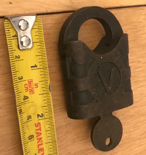 Small t vaughan solid - &,