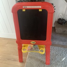 Kids Child Crayola Easel 2-in-1 Chalkboard & Magnetic Whiteboard Good condition