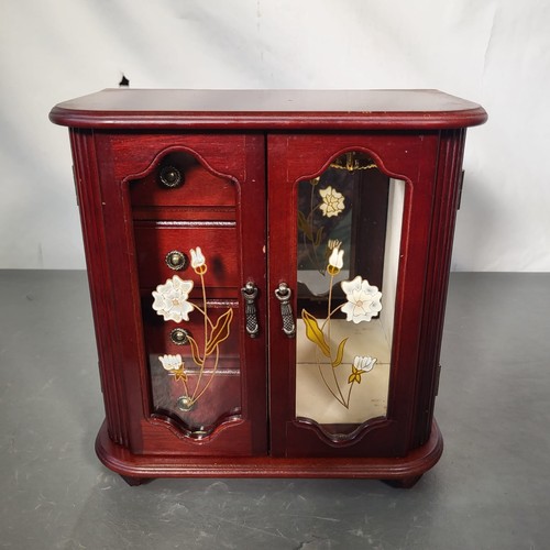 Vintage wood musical jewellery - musical,