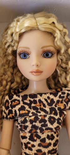 Lowyne wilde doll - doll,