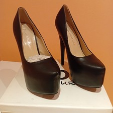 Koi Couture black size 5 Wedge