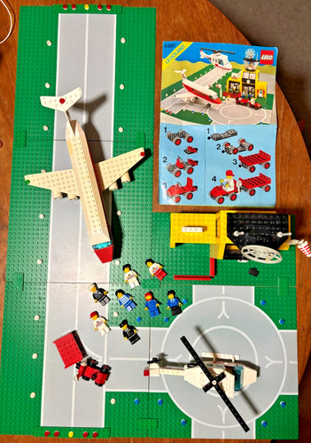 Lego town airport 6392 - town,