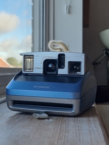 Polaroid one 600 - one, instant
