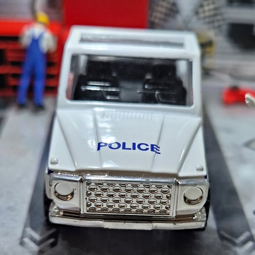 Diecast police vehicle - vehicle, pickup