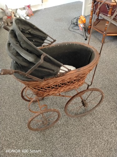 Old fashioned dolls - old, pram