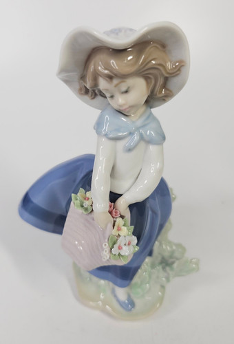 Lladro pretty pickings girl - lladro, 'pretty