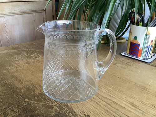Pall mall lady - pall, etched
