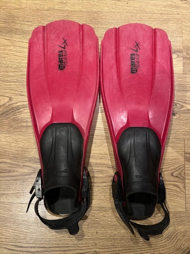 Scuba diving swimming - scuba, flippers
