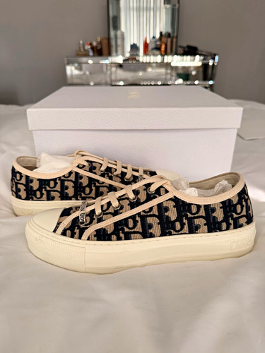 Dior walk oblique logo - walk'n'dior,