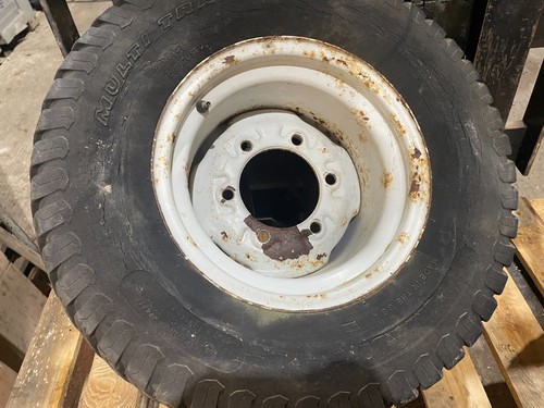 Front stud wheel - front,