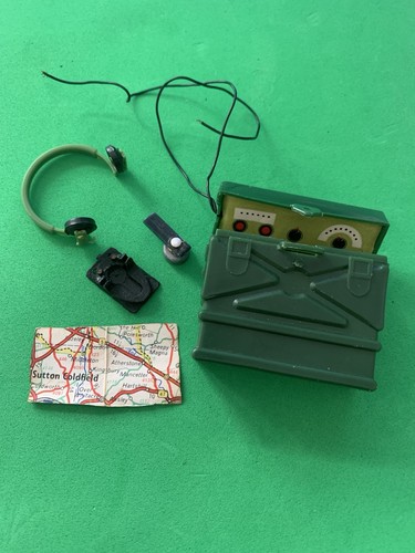 Action man field radio and - action,