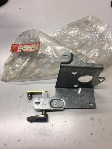 Engine shelf wiper 92862807103