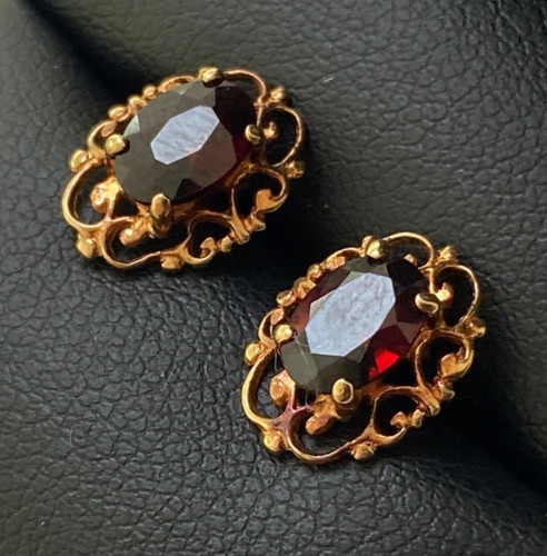 9ct gold garnet earrings - 9ct,