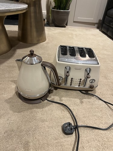 Kettle and toaster set - kettle,