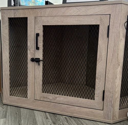 Corner stand and - and, pet