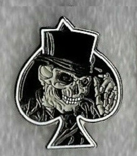Skull ace pin - badge.,