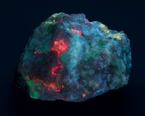 Tugtupite polylithionite - tugtupite,,