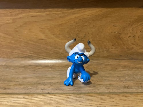 Smurf figure peyo - smurf, peyo.