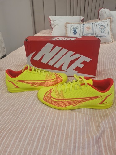 Nke size six astro turf - ni.nke,