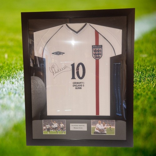 Michael owen front signed - michael,