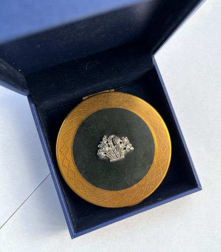 Kigu vintage powder compact - kigu,