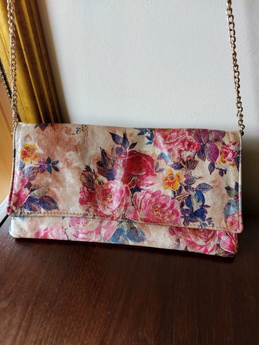 Vintage cream floral foldover