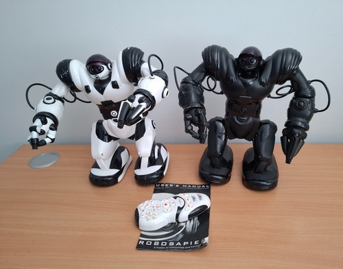Wowwee robosapien robots - 2, x
