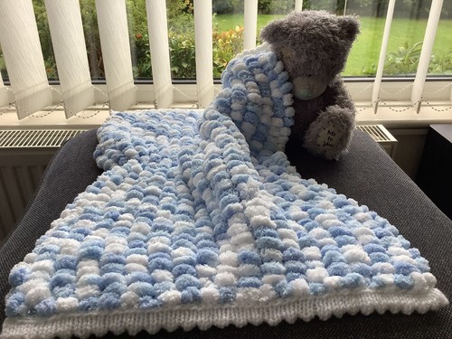 Luxuriously soft pompom baby - soft,