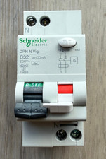 SCHNEIDER 32 AMP CURVE C 6kA