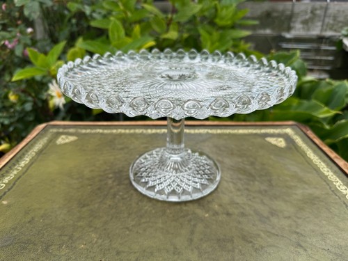 Manganese glass centrepiece - manganese,