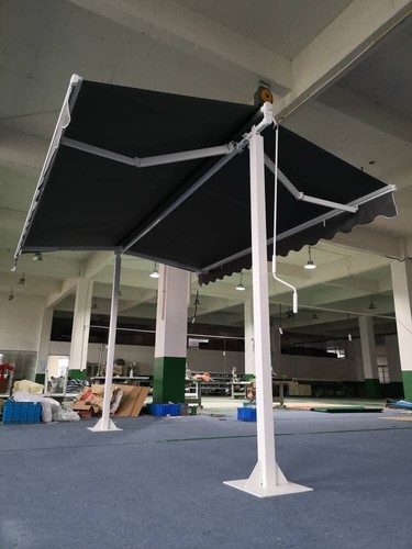Free standing retractable - standing,