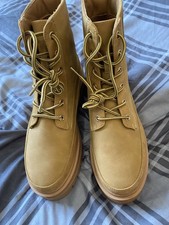 Women's Size 6 Brand New Boots