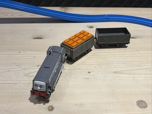 Thomas trackmaster dennis - thomas,
