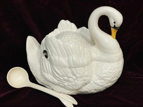 Vtg white ceramic - ceramic, soup