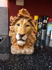 Lion bust statue 10". Good condition