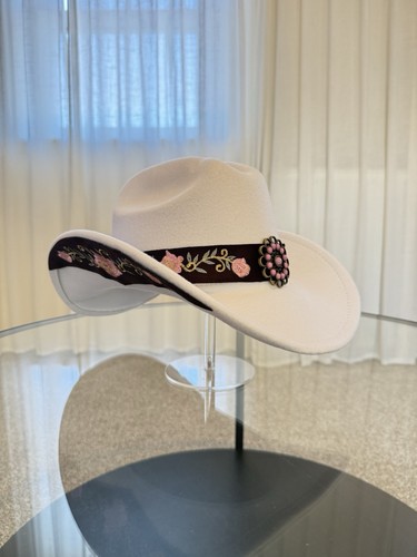 Cowboy cowgirl hat in white - cowboy,