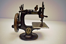 Antique Singer Mini Toy Sewing