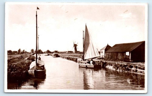 Postcard thurne boats on - postcard,