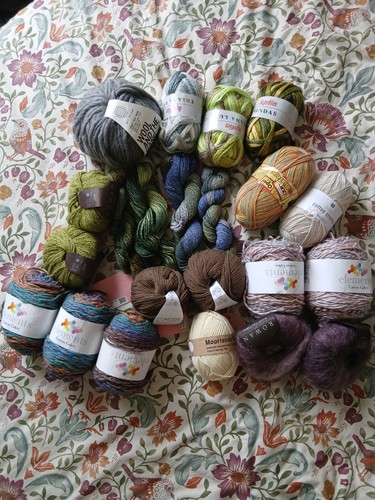 Job lot balls skeins of - job,