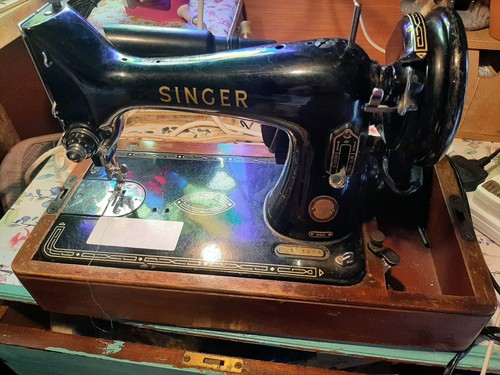 Vintage singer sewing machine - singer,