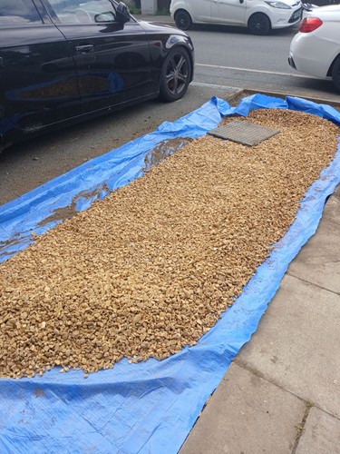 Beige gravel stone chippings - beige,