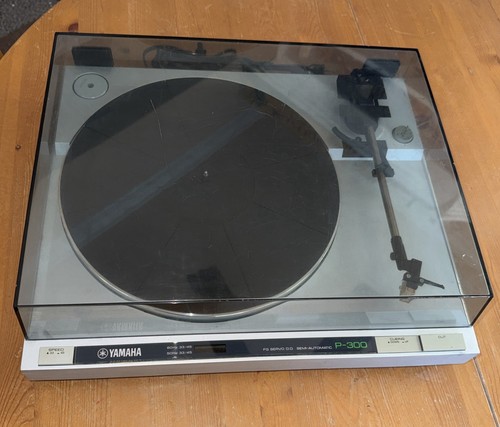 Yamaha 300 turntable spins - p-300, turntable.