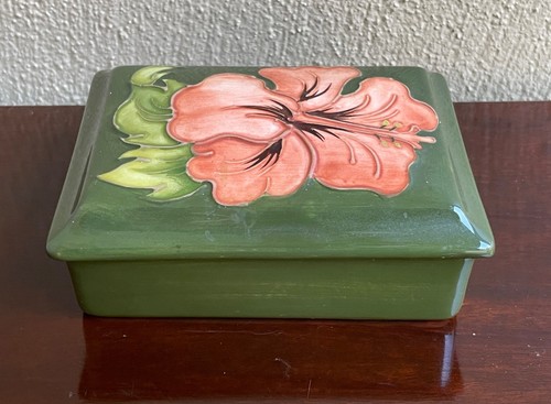 Moorcroft lidded trinket box - moorcroft,
