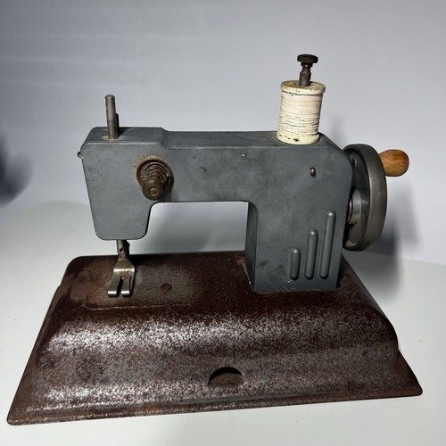 Vintage metal child sewing - vintage,