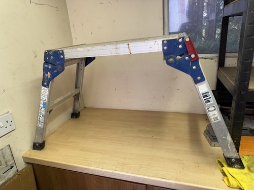 Step ladder with - with, platform
