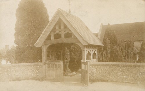 Petersfield church gate - church,